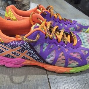 Women's SZ 8.5 Gel-Noosa Shoes